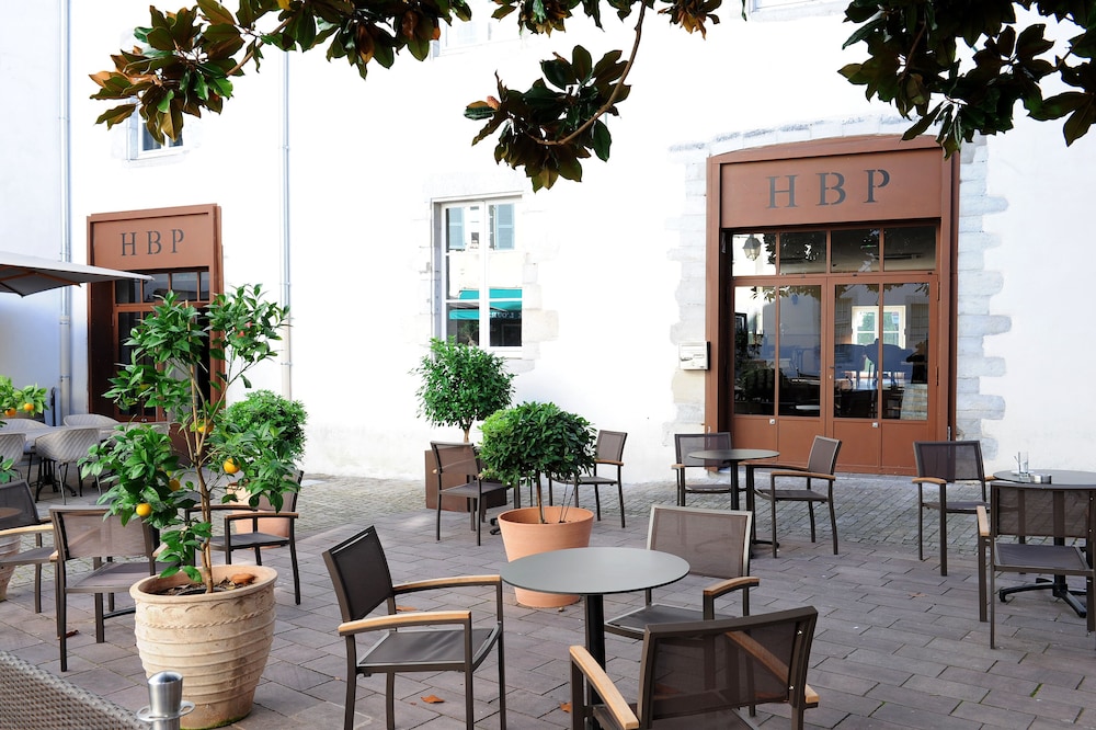 Hotel & Restaurant Des Basses Pyrenees 43/50