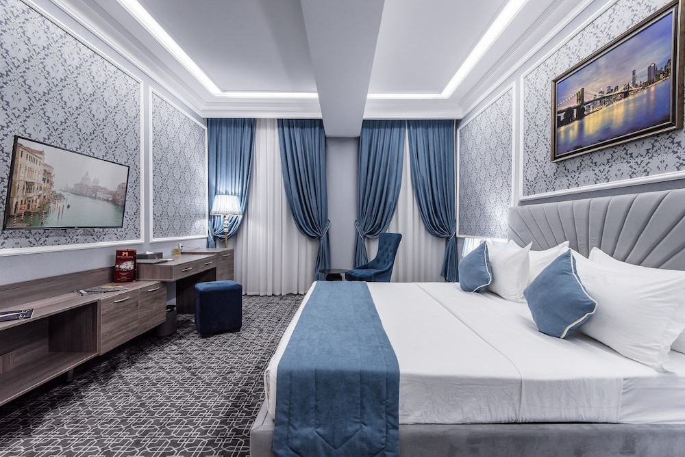 The Royal Mezbon 28/70