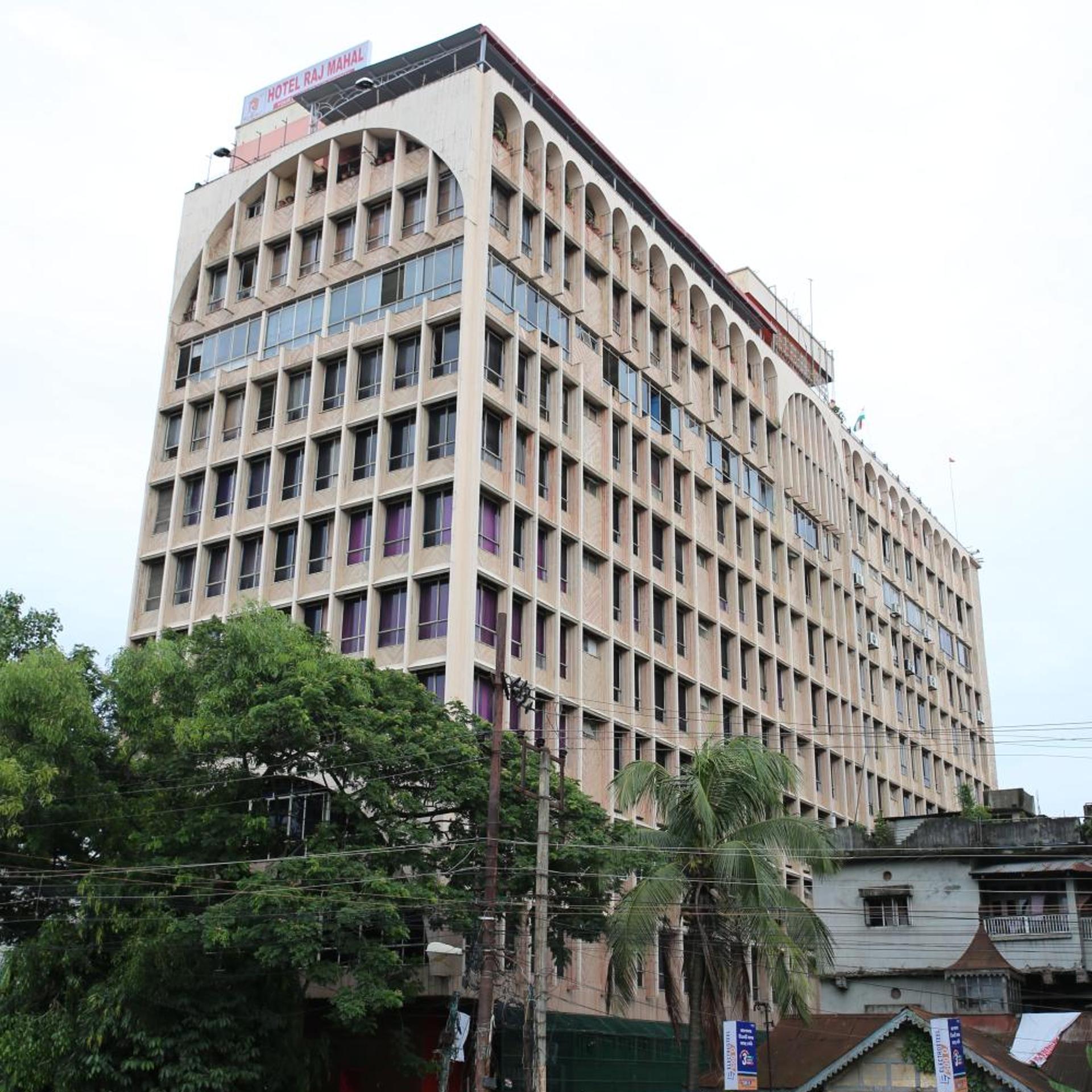Oyo Premium Paltan Bazar 2/49
