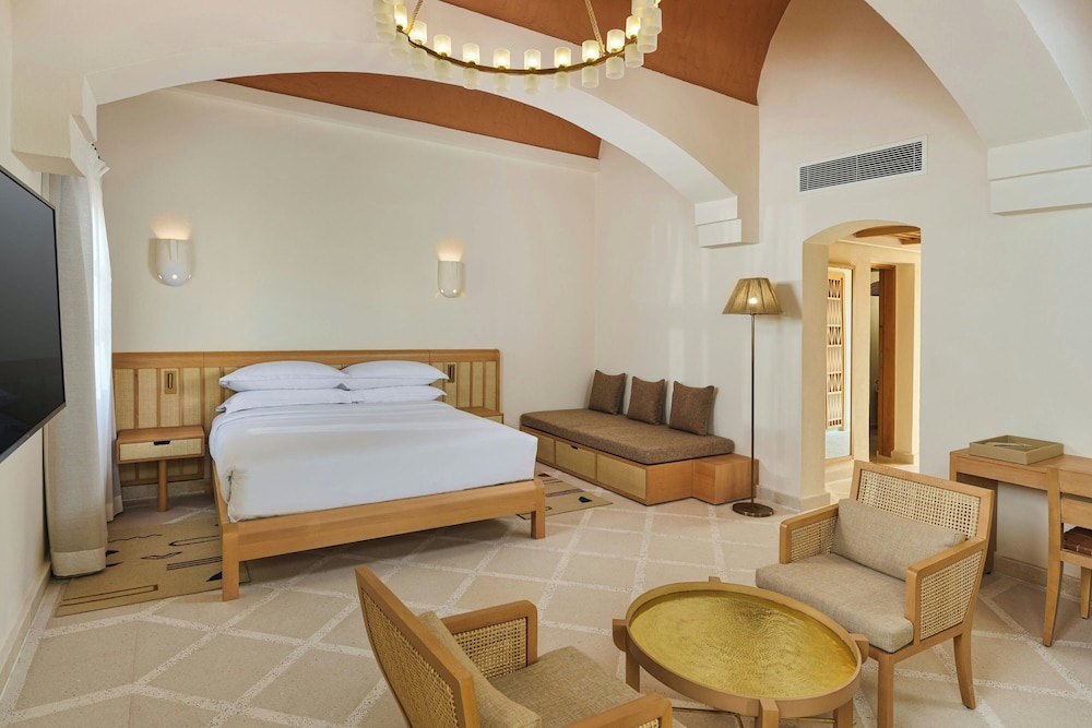 Superior, Suite, King Bed, Lagoon View