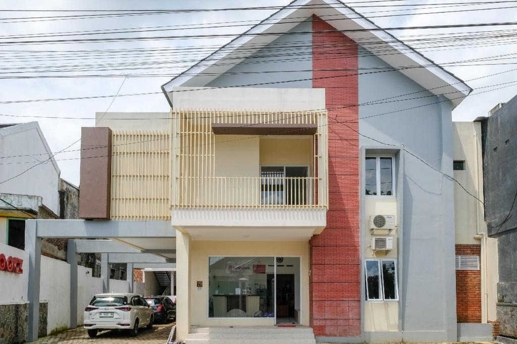 RedDoorz near Moro Mall Purwokerto 2/43