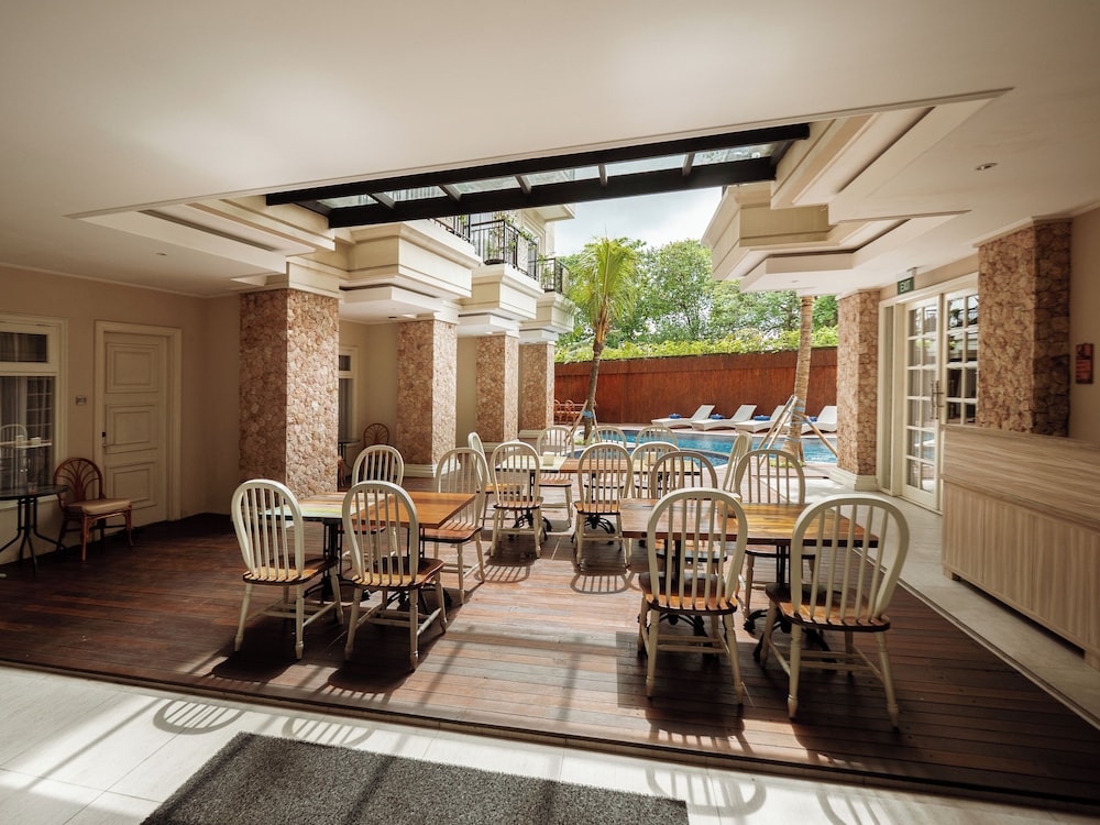 Alron Hotel Kuta Powered by Archipelago 51/67