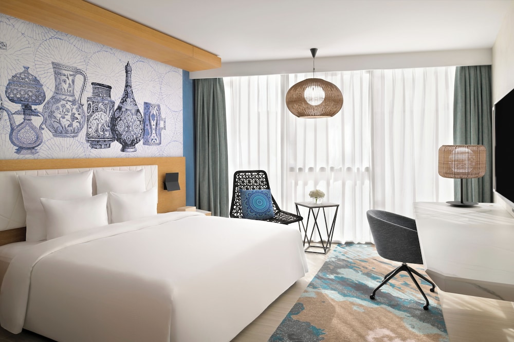 EXECUTIVE, KING BED, LOUNGE ACCESS