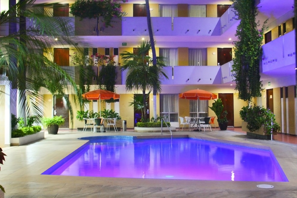 Azteca Inn Hotel 10/62