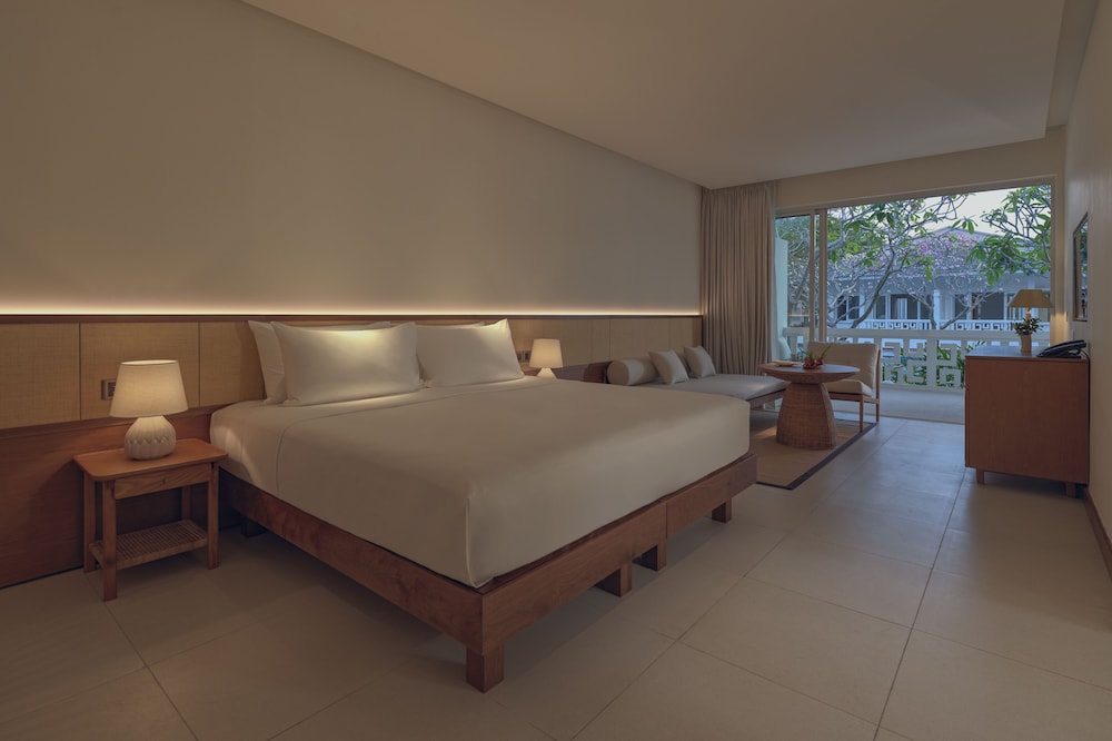 DELUXE, SUITE, POOL VIEW