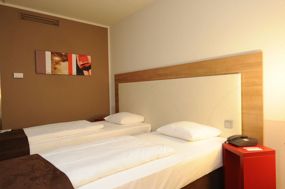 SUPERIOR, TWIN BEDS