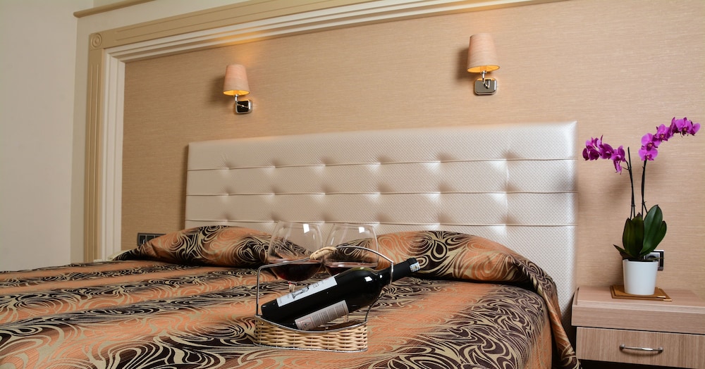 Azka Hotel 48/78