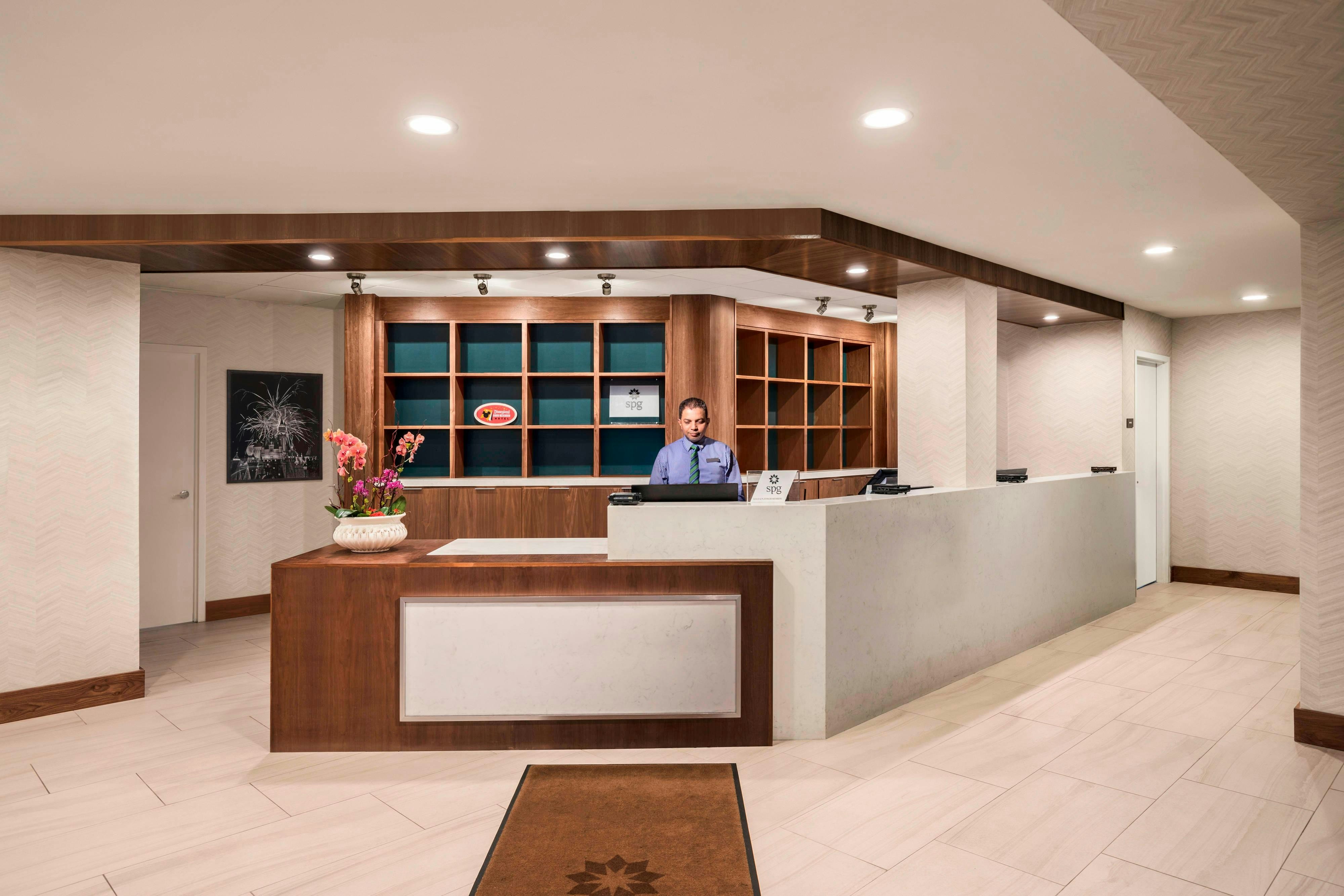 Lobby at Four Points By Sheraton Anaheim, ANAHEIM - CA