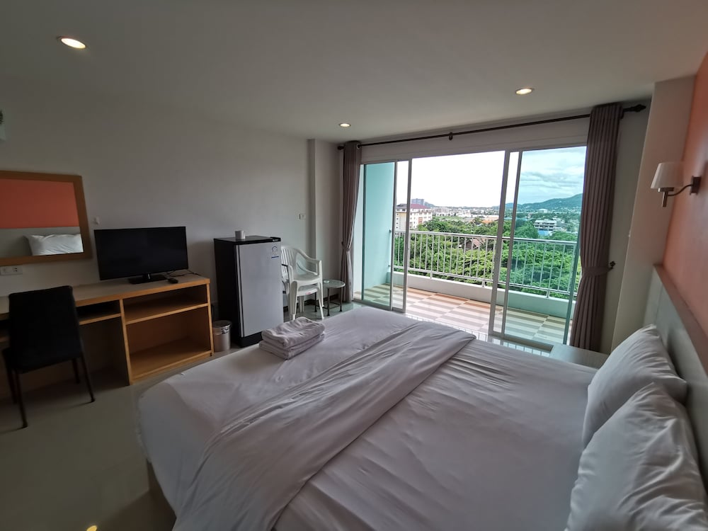 The Base Hua Hin 10/24