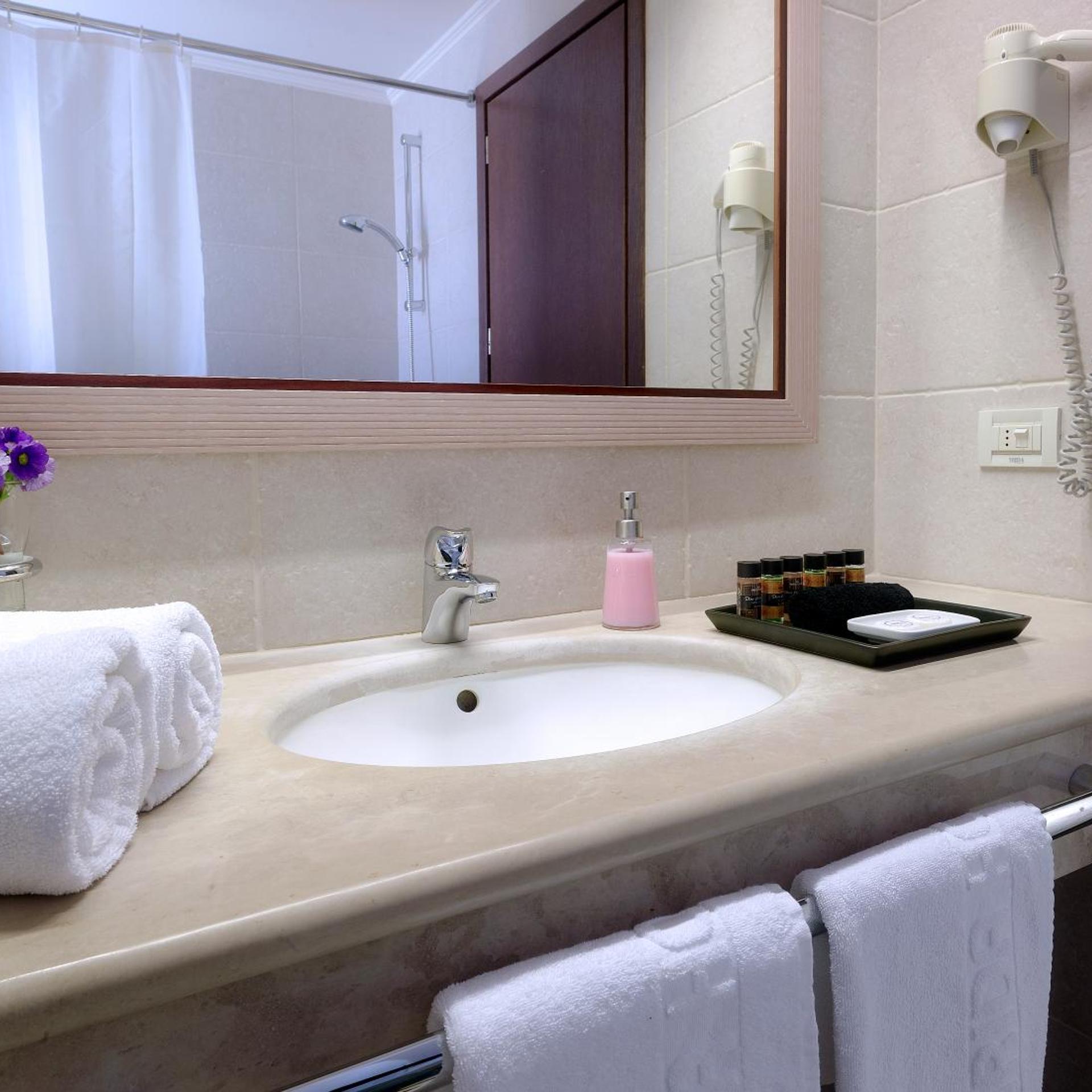 Irida Hotel 58/59
