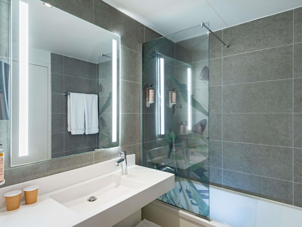 Mercure Paris La Defense 65/66