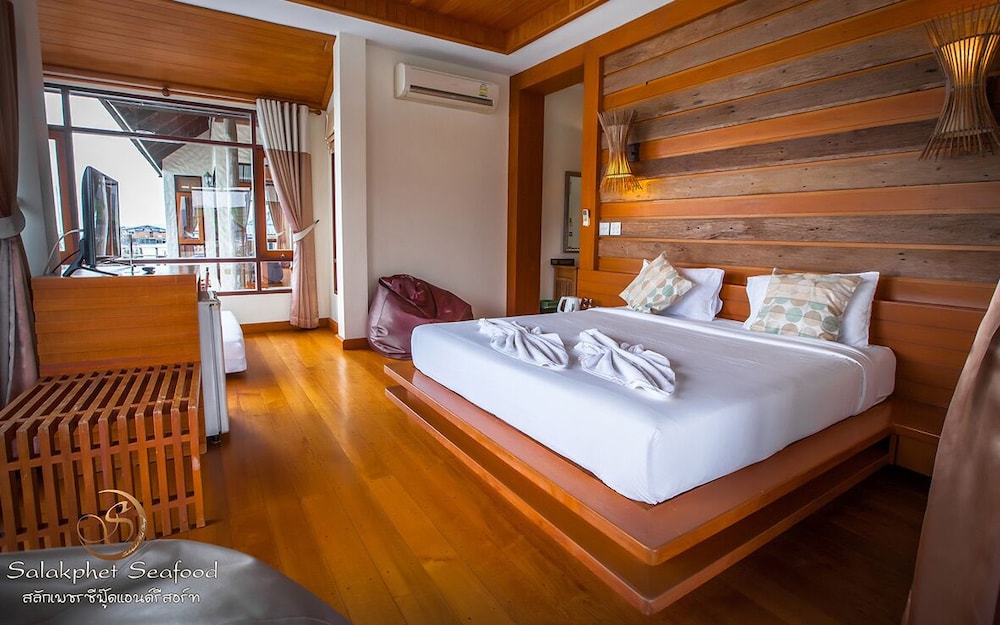 Salakphet Resort 10/71