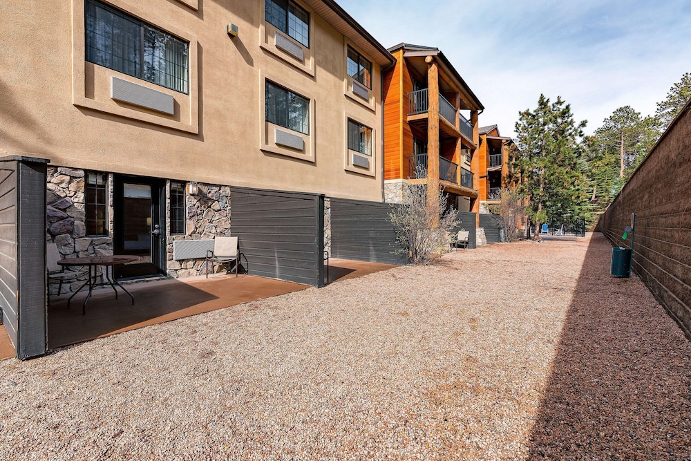 Comfort Suites At Evergreen Parkway 2/48