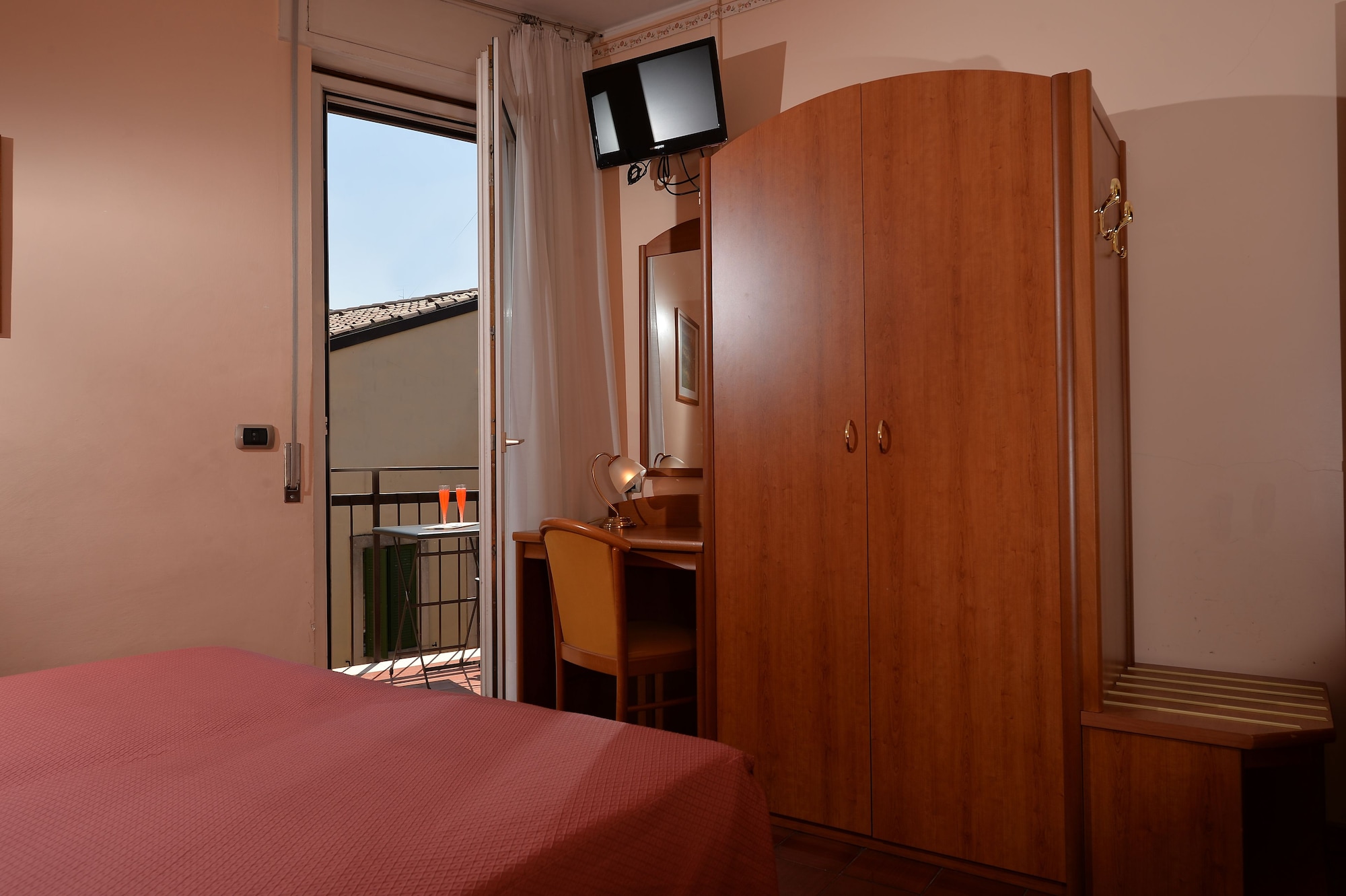 ROOM, TRIPLE