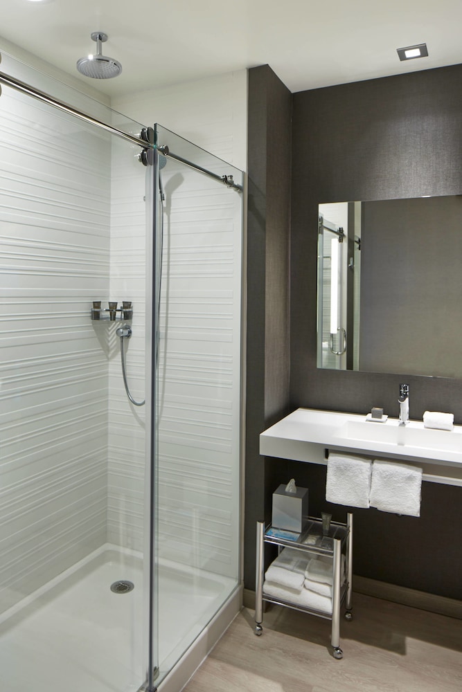 AC Hotel Des Moines East Village 10/48