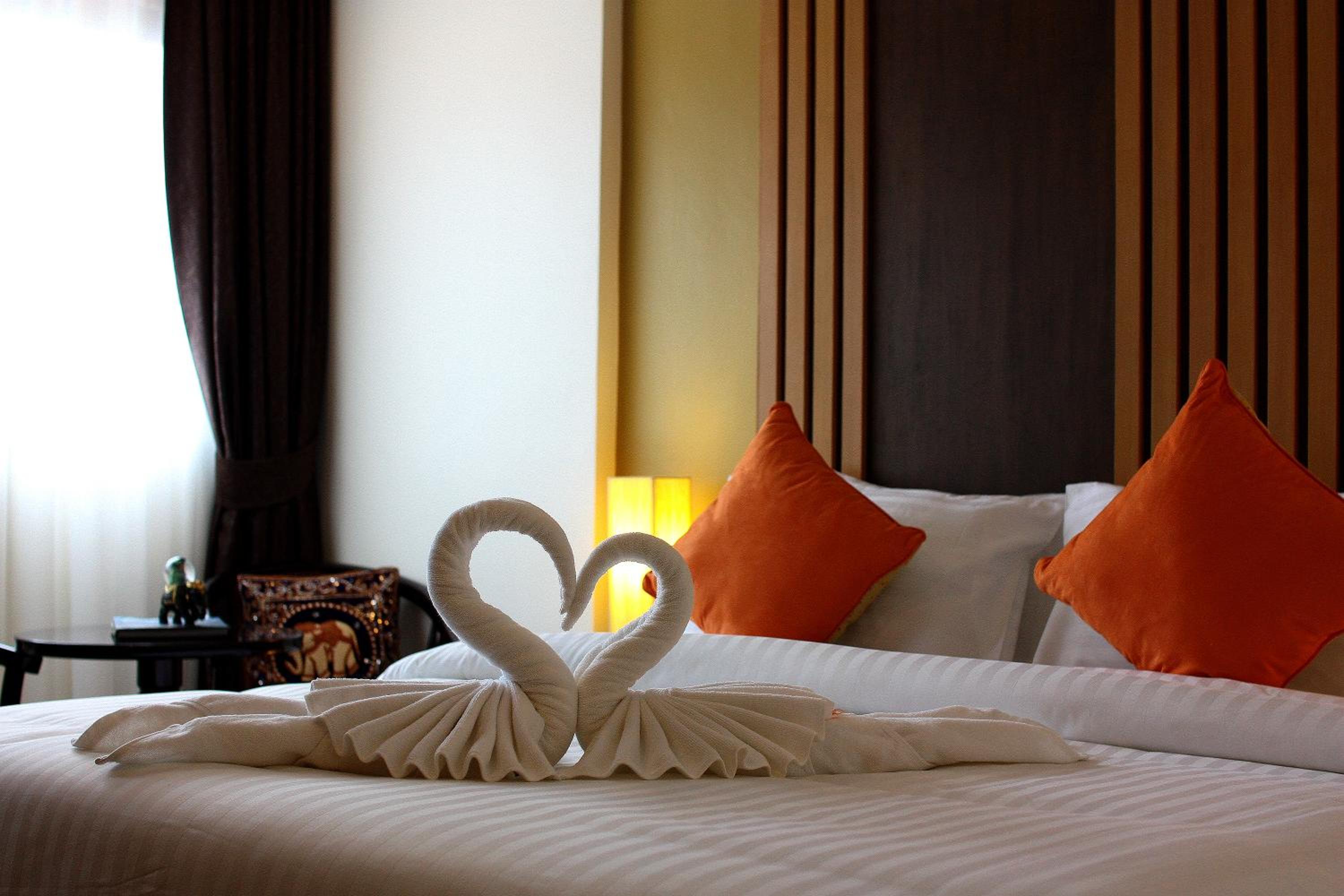 Room, King Bed, Mountain View