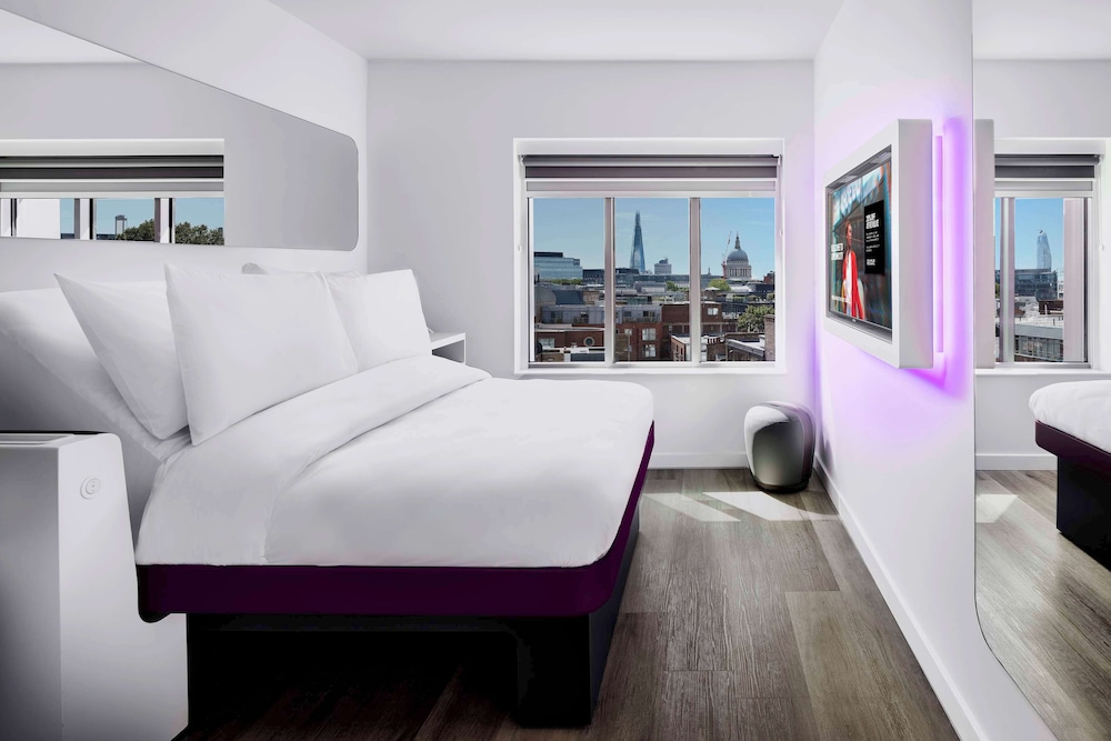 PREMIUM, QUEEN BED