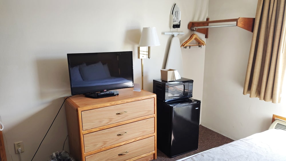 Magnuson Hotel Ironwood 33/40