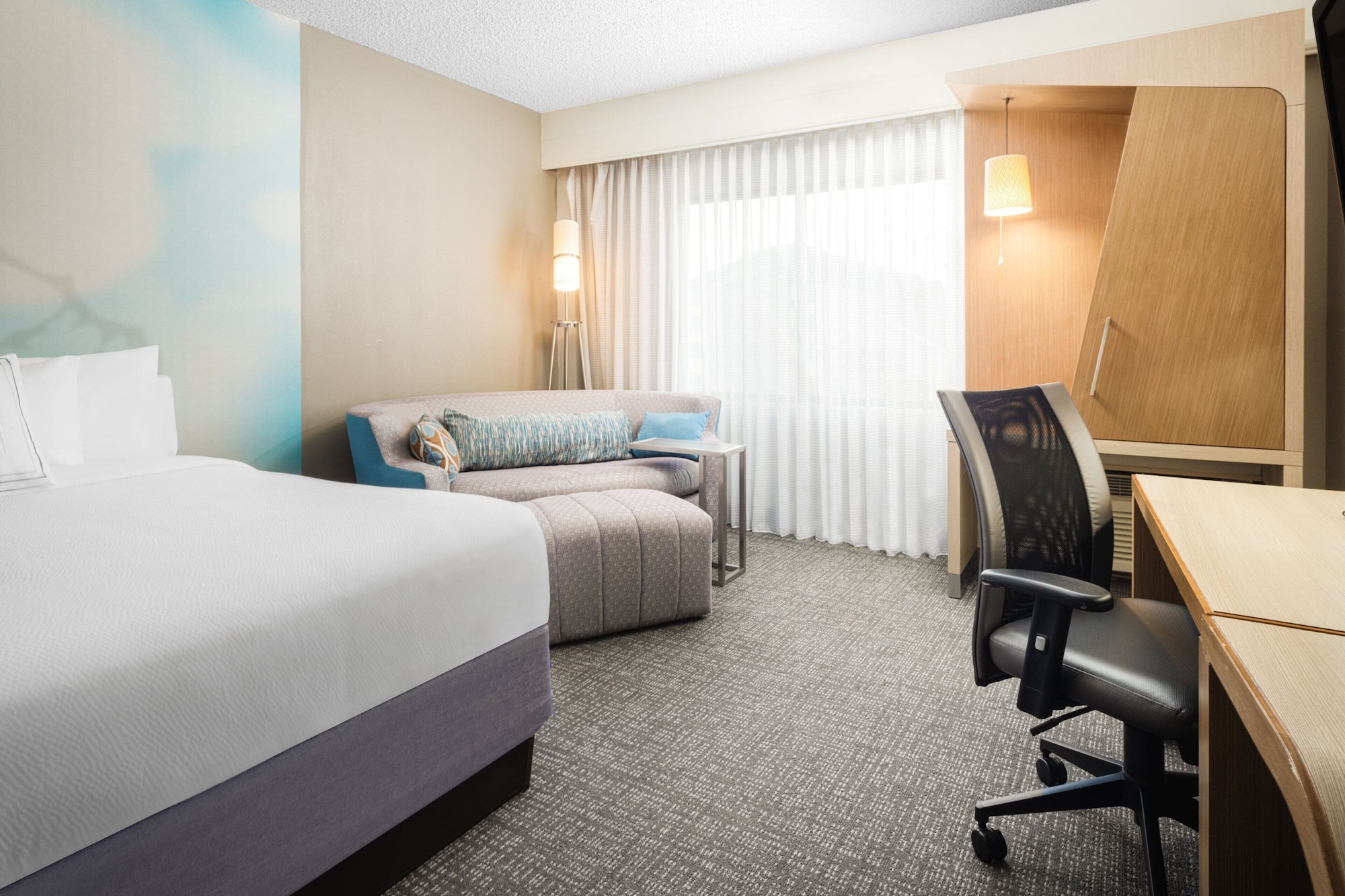غرفة بسرير كينج مع أريكة لذوي الإعاقة، Courtyard By Marriott el Paso Airport 3/7