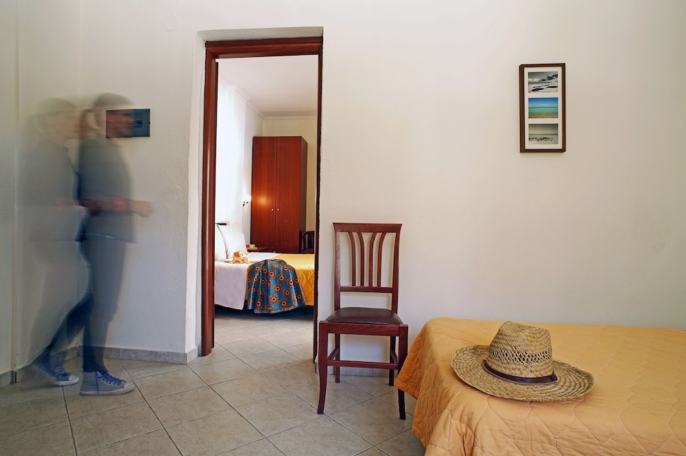 Stratos Hotel 25/32