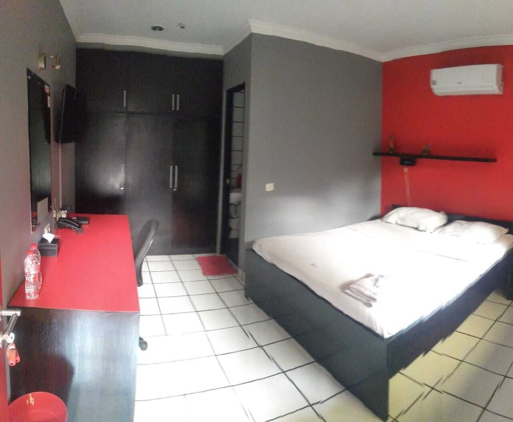 Reddoorz Plus Near Rs Fatmawati 2 14/28