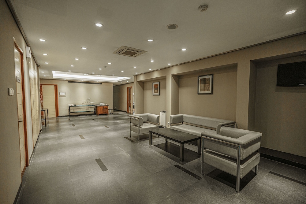 Kimaya Slipi Jakarta by Harris 33/50