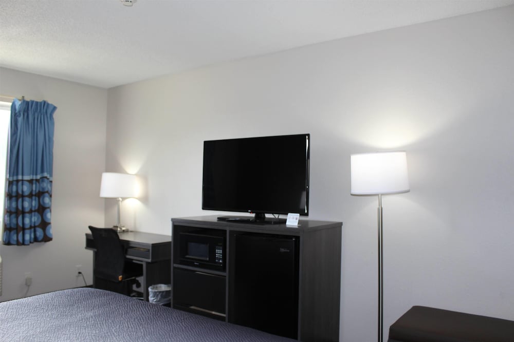 Super 8 by Wyndham Gardner 40/47