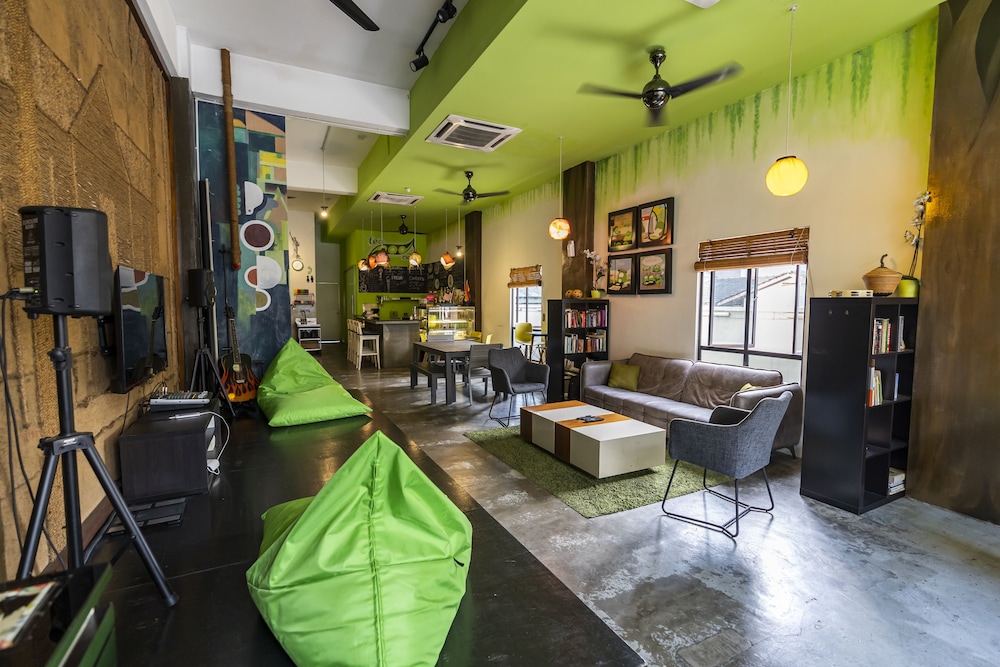 PODs The Backpackers Home & Cafe 47/50