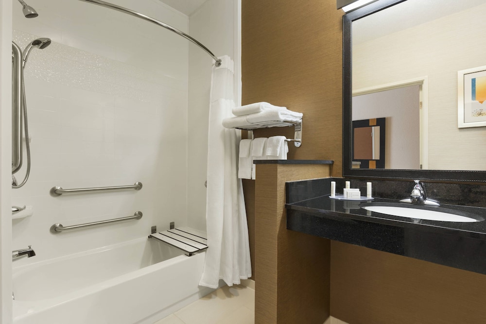Fairfield Inn & Suites Saginaw 45/45
