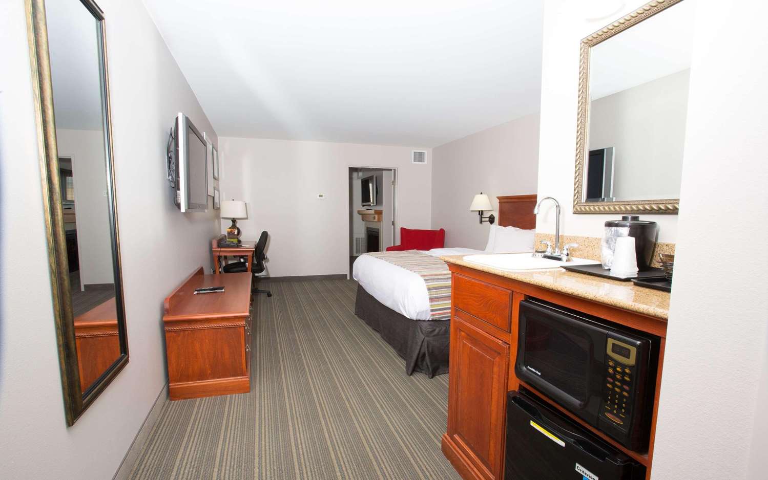 Country Inn and Suites by Radisson, Grand Forks, ND 6/15