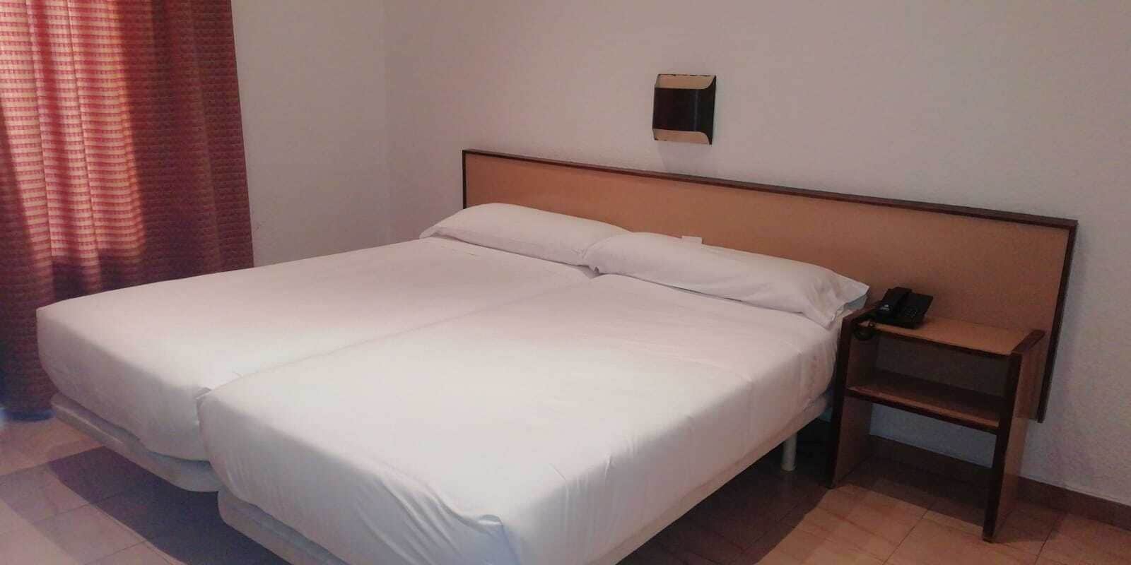 ECONOMY, DOUBLE BED, SHARED BATHROOM