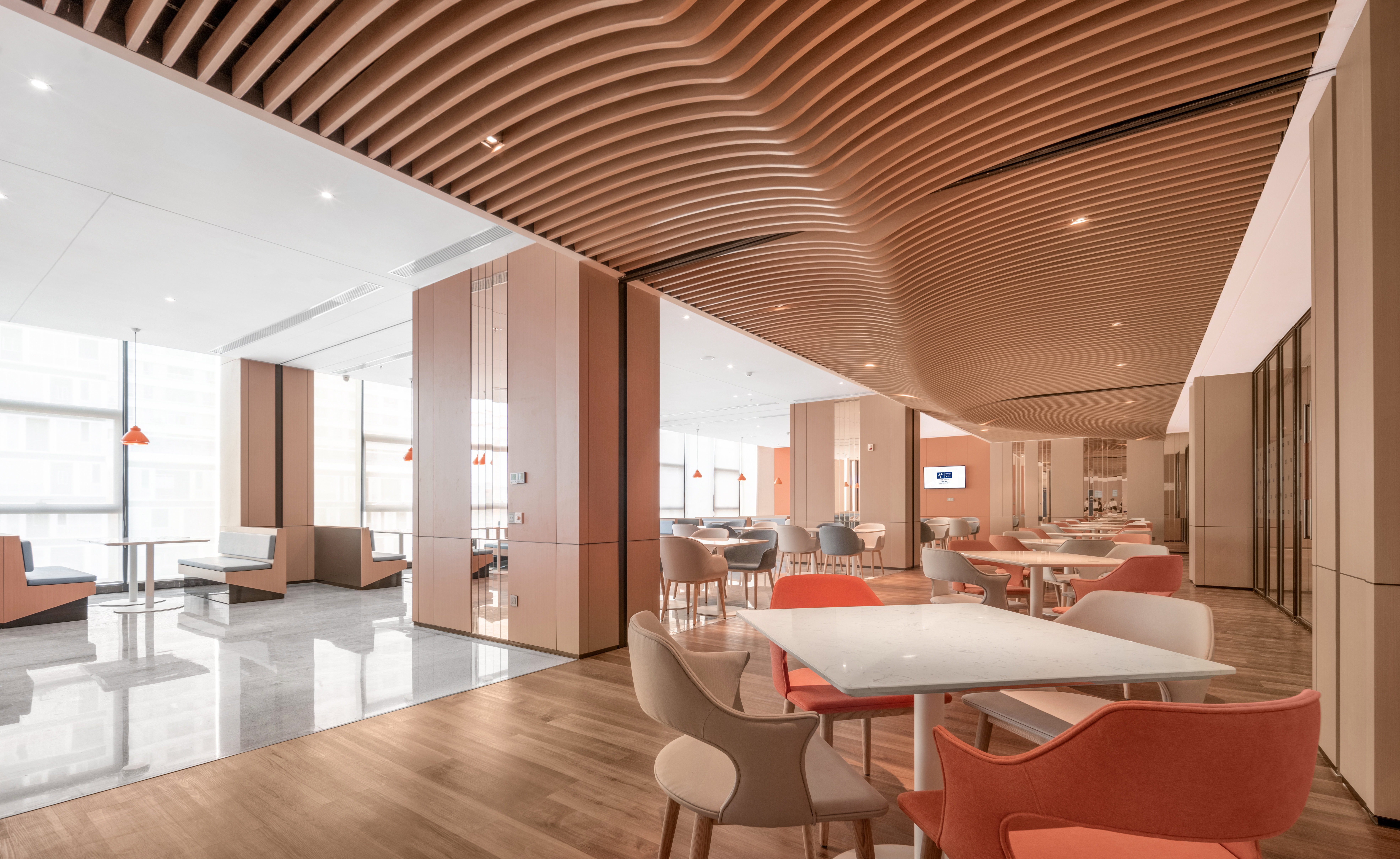 Holiday Inn Express Shenzhen Longhua 44/77