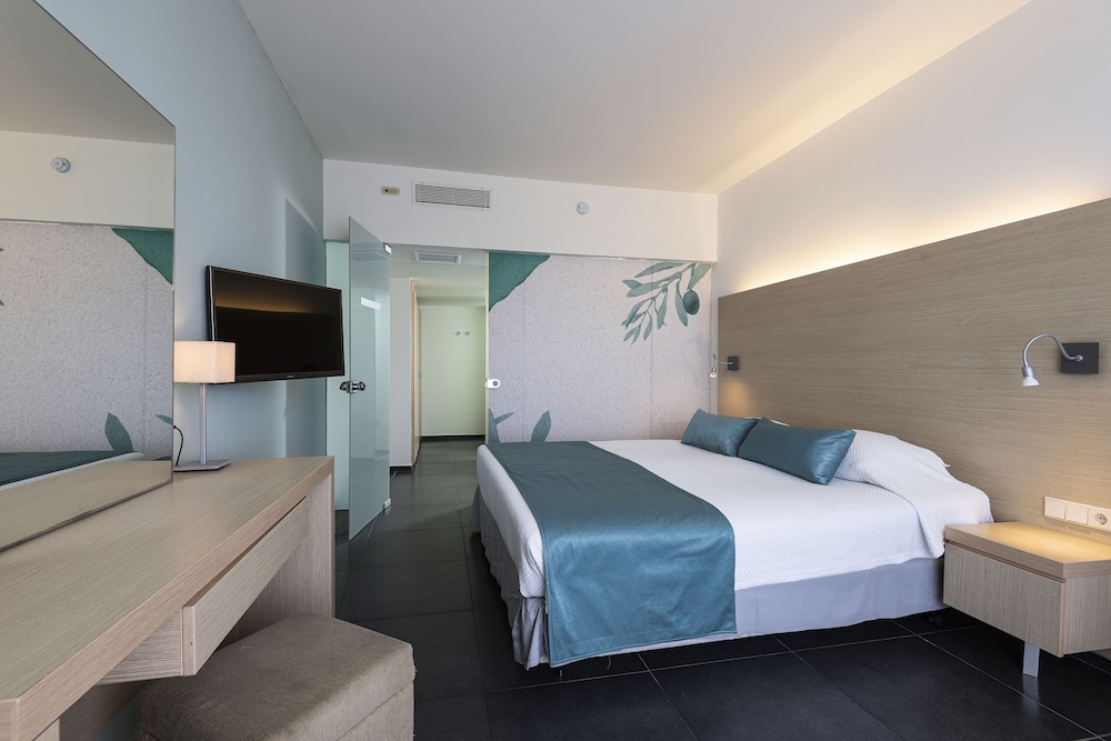 Family Suite, Queen Bed, Inland View, 2 Sofa