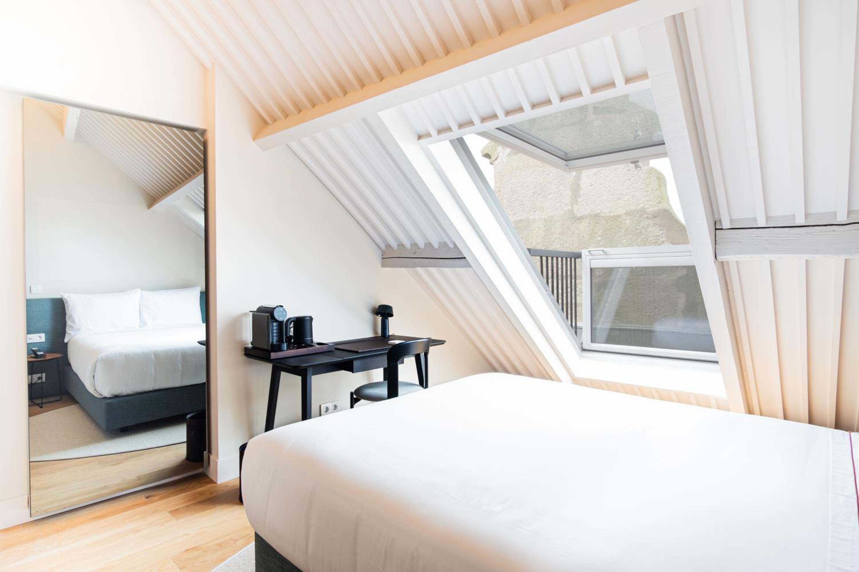 Mansard, Double Bed