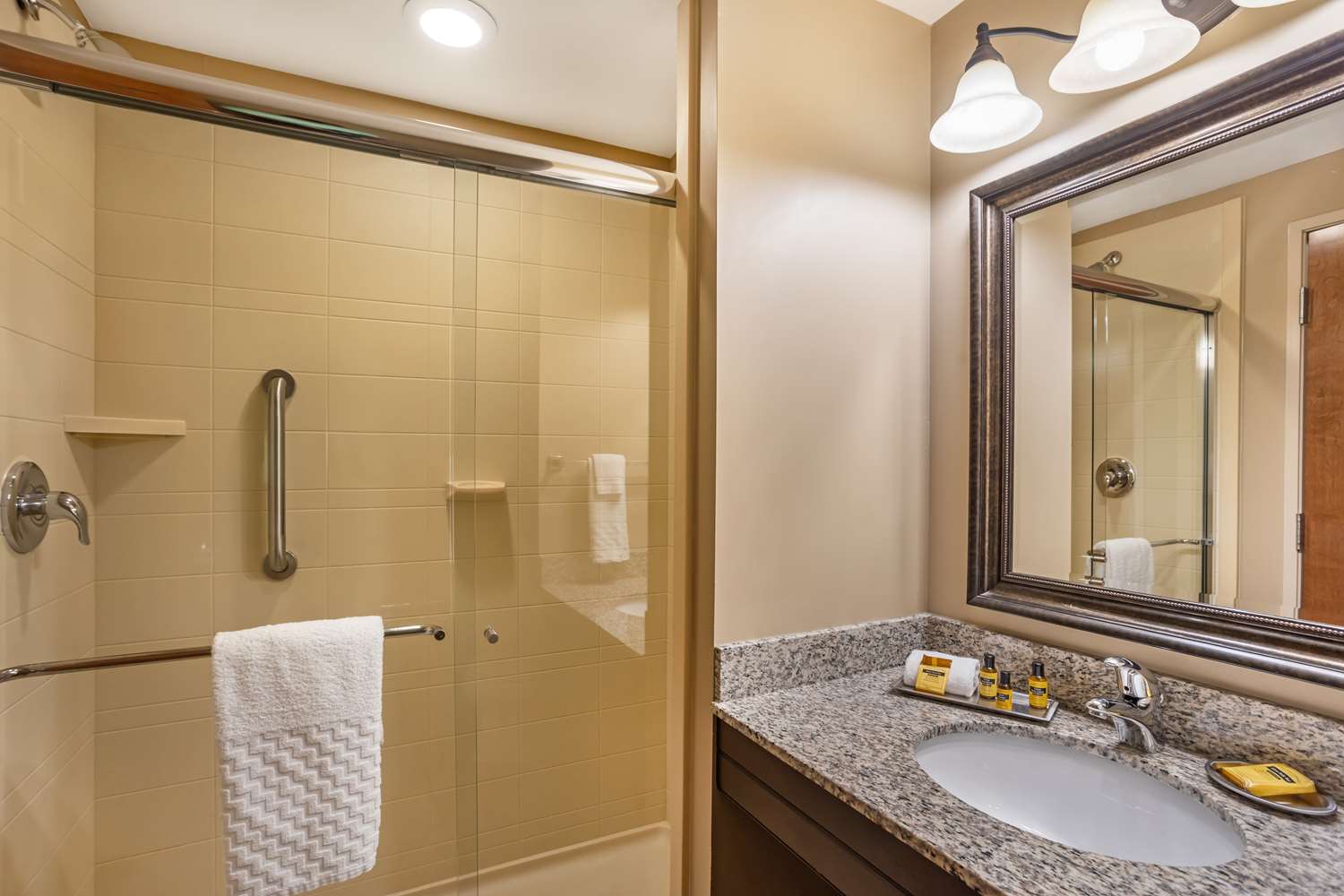 Best Western Plus Intercourse Village Inn & Suites 44/46