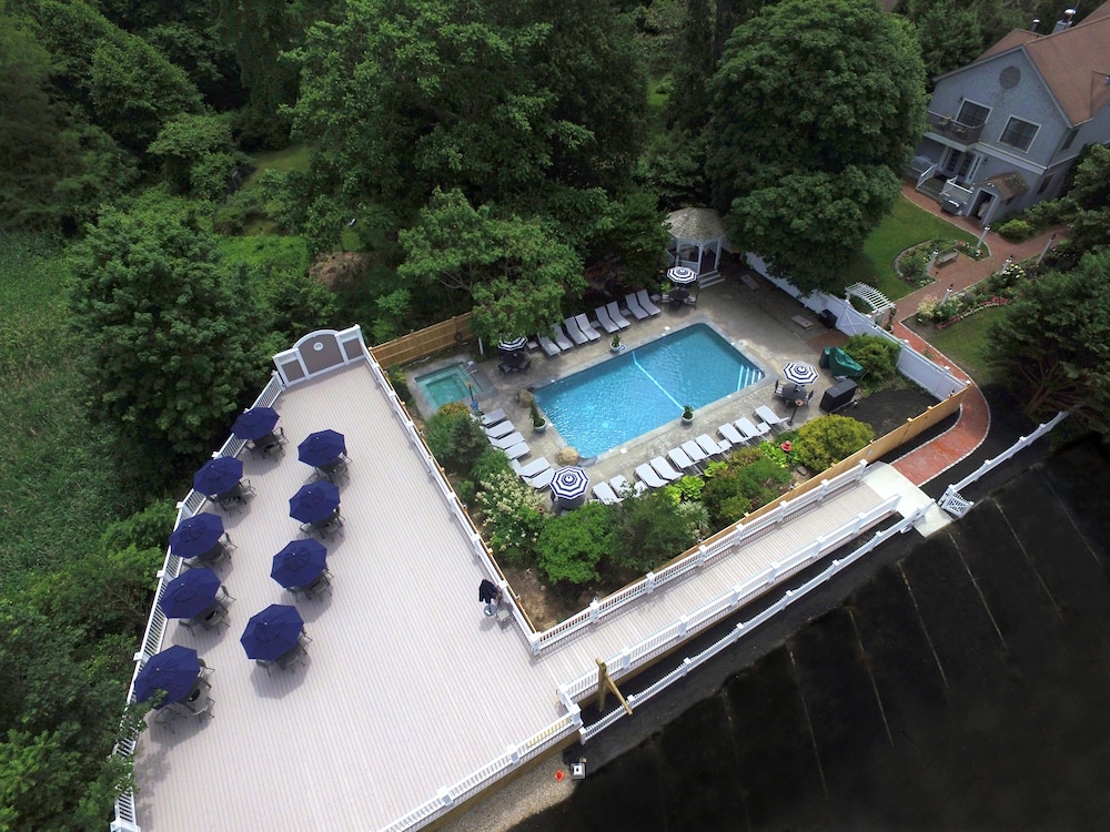Danl Webster Inn Spa 62/63