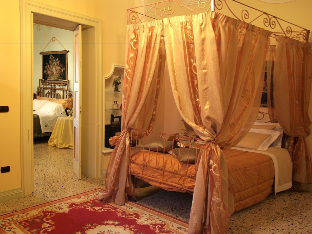 Palazzo De Castro 58/78
