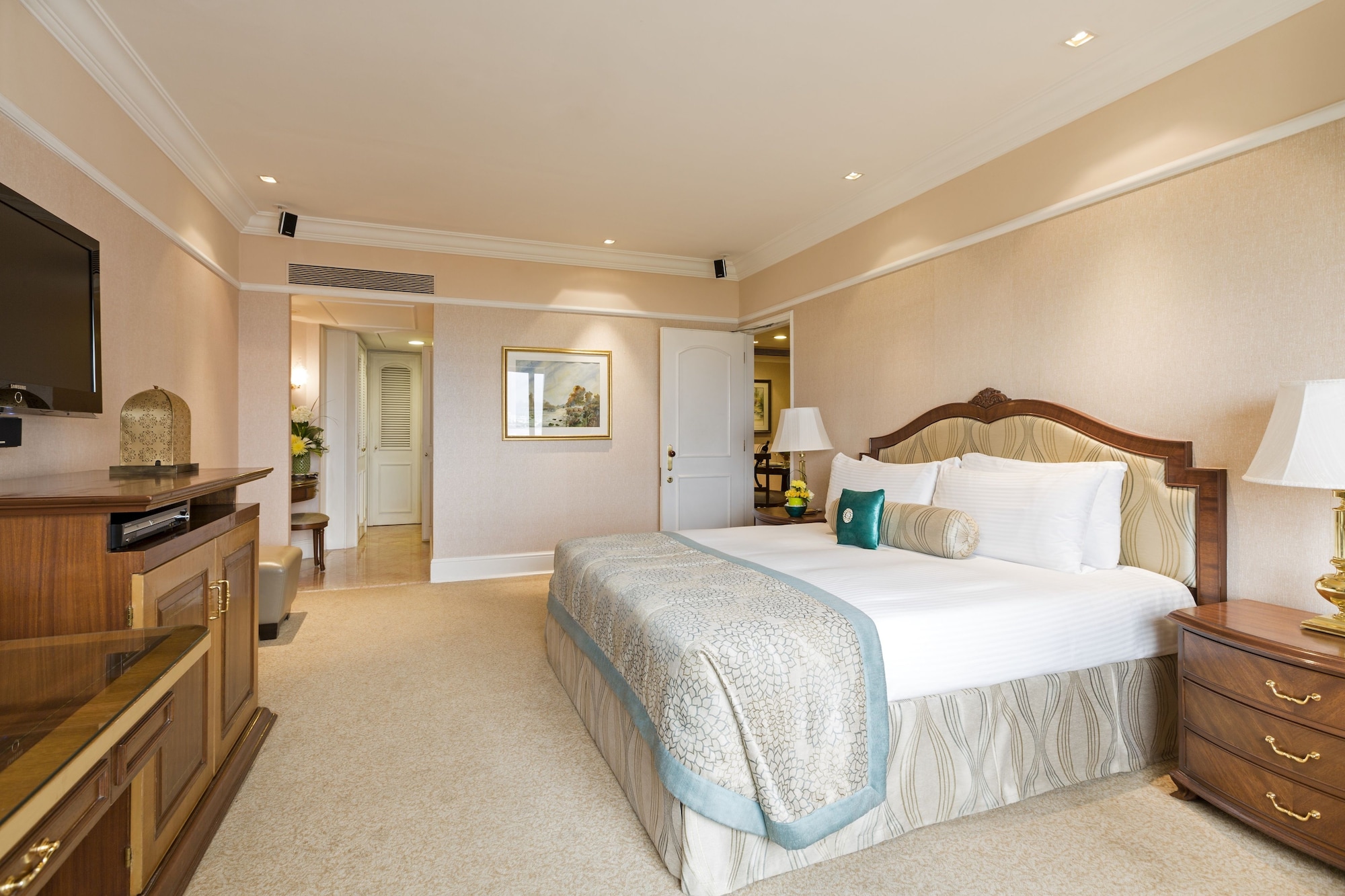 EXECUTIVE, SUITE, KING BED, POOL VIEW