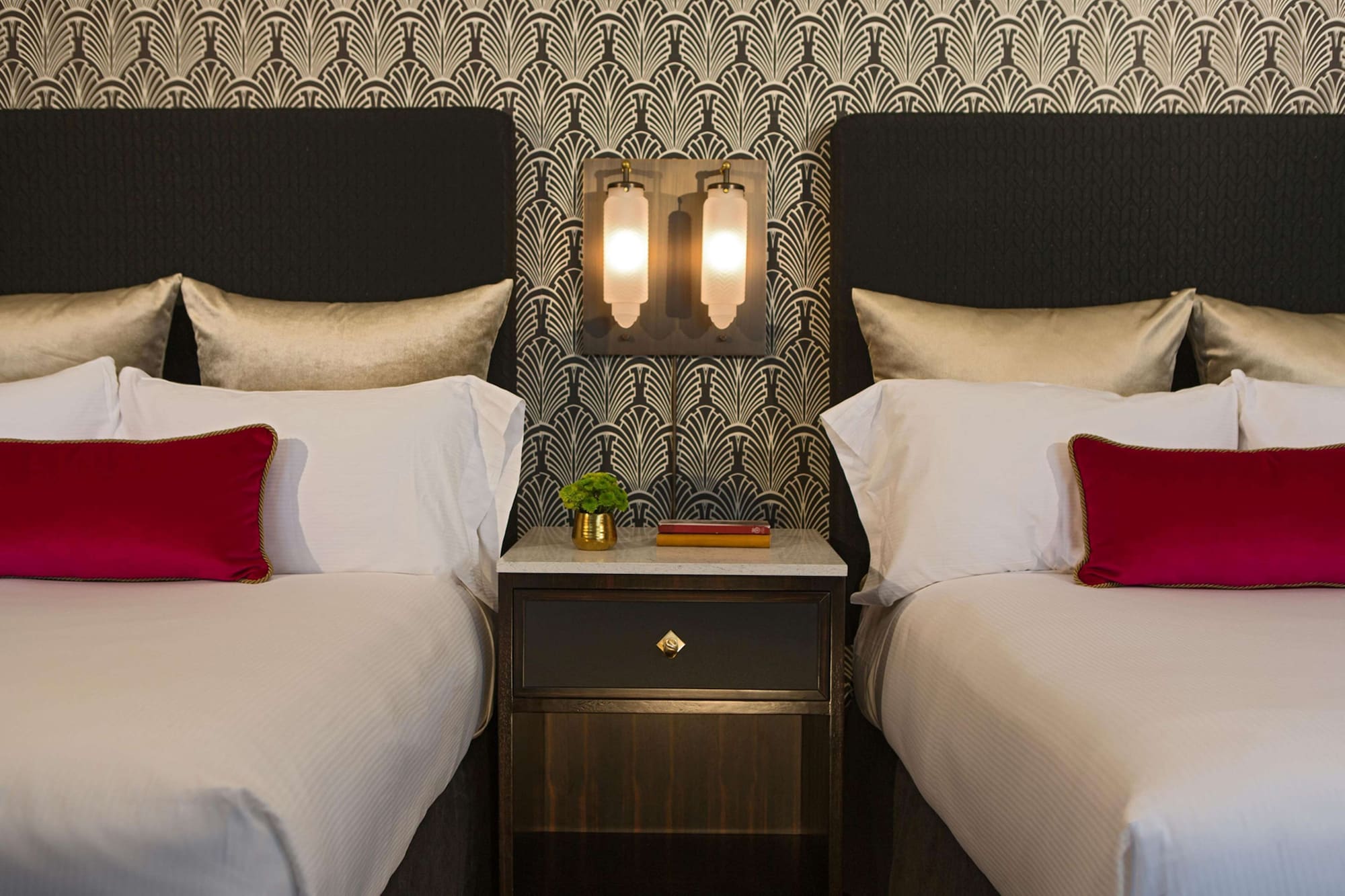 ROOM, 2 DOUBLE BEDS, BATHTUB, ACCESSIBLE