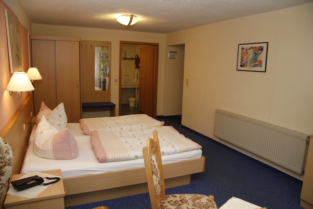 Hotel Zum Burgergarten 22/50