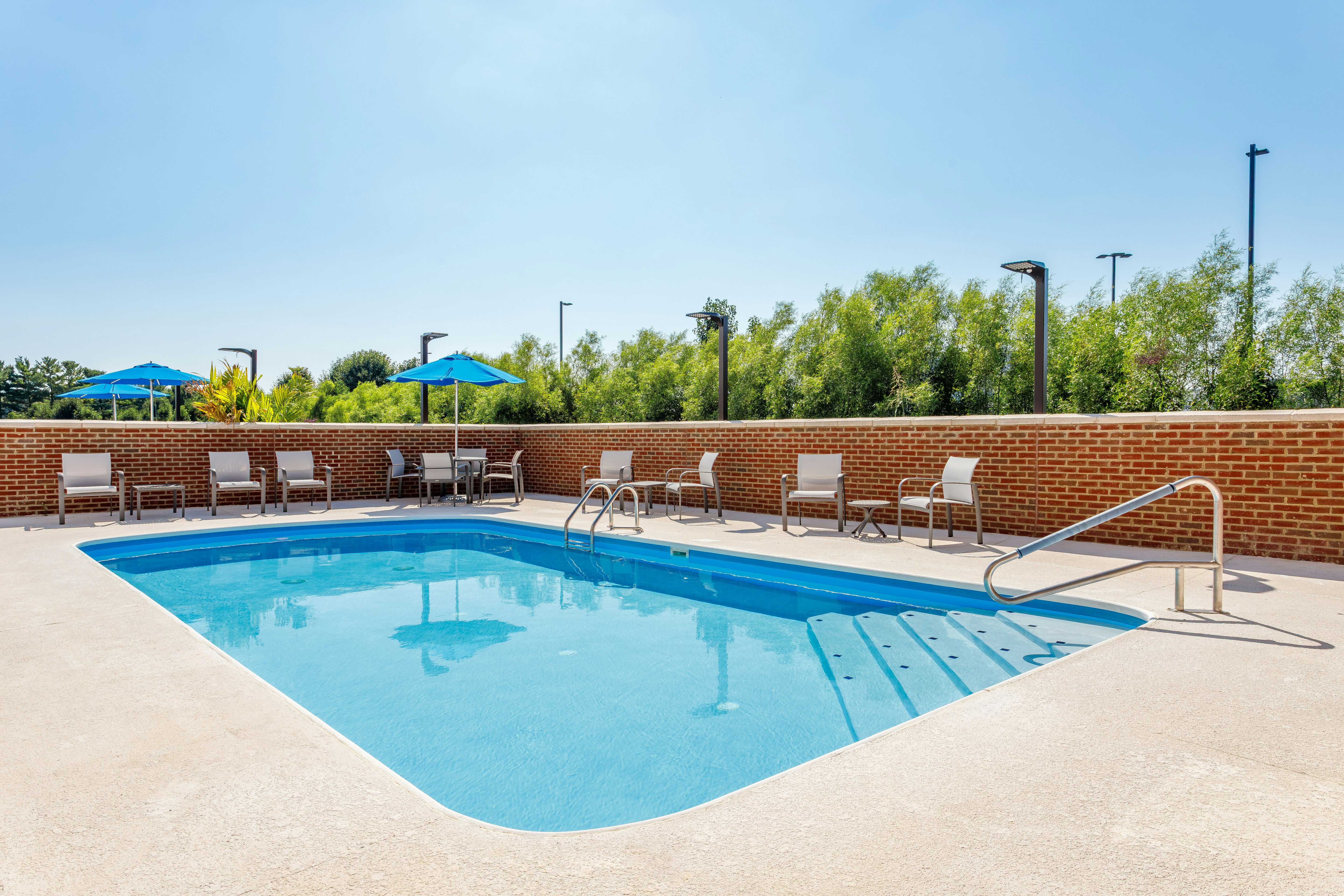 Holiday Inn Express Hotel And Suites Lancaster 48/72