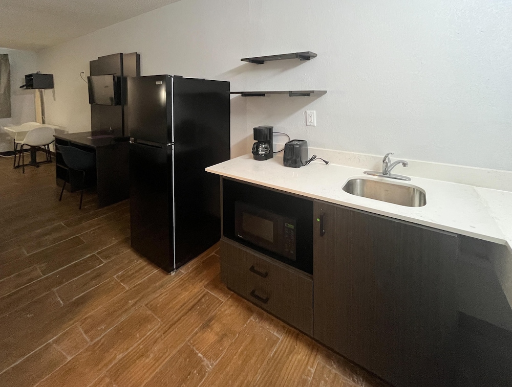 Studio6 Suites Hurricane, WV 30/41