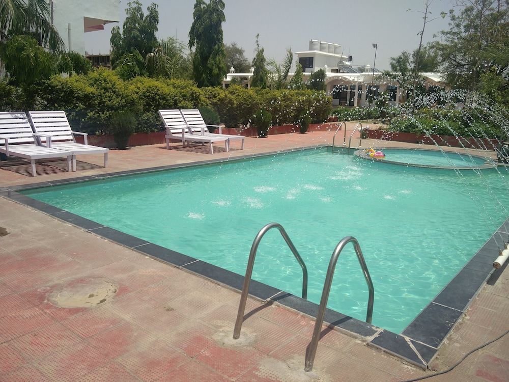 GULMOHAR SARISKA RESORT 20/45