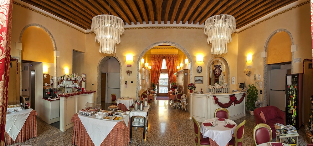 Albergo Antica Corte Marchesini 36/50