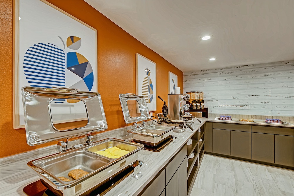 Orangewood Inn Suites Midtown 58/58