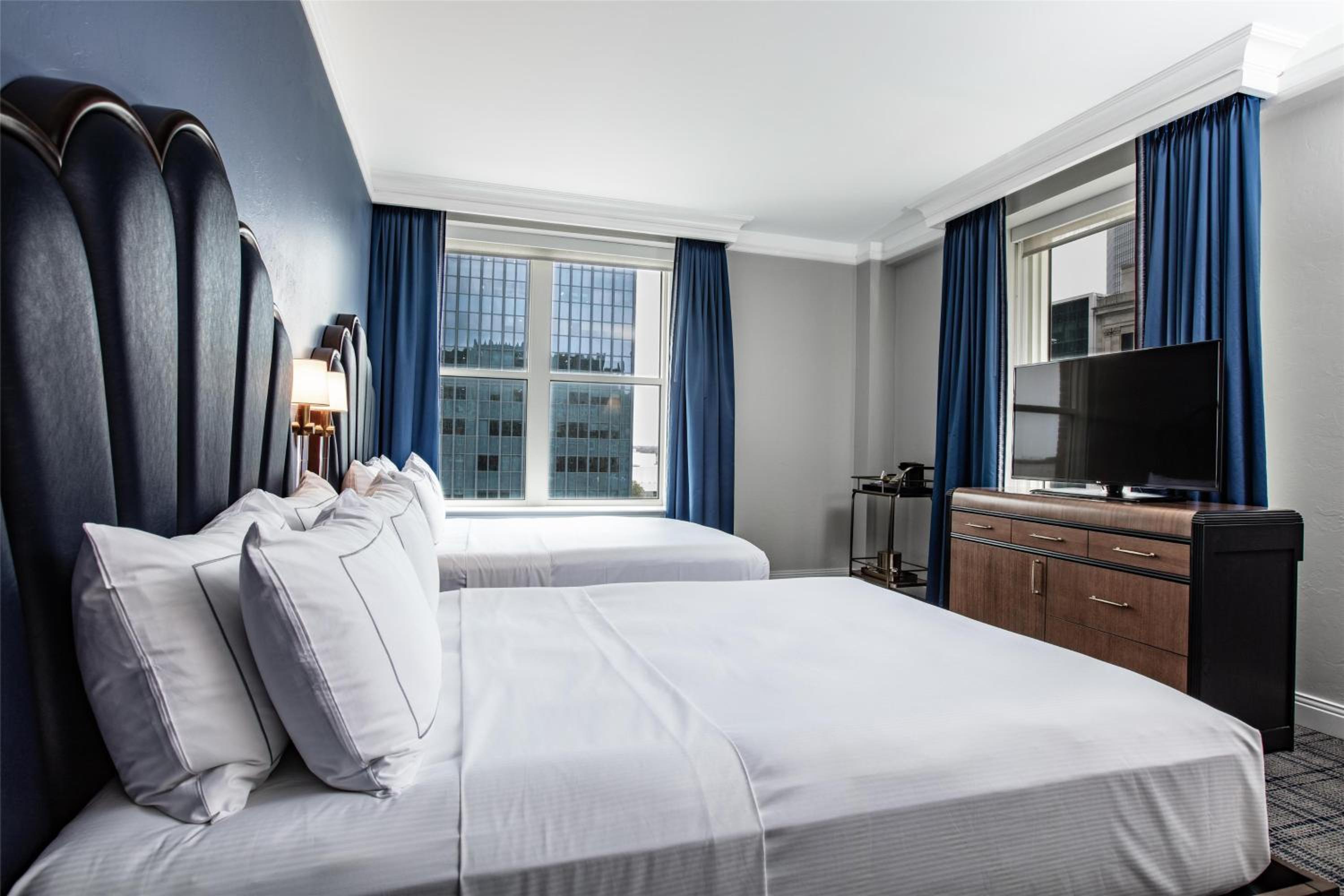 DELUXE, 2 QUEEN BEDS, HIGH FLOOR