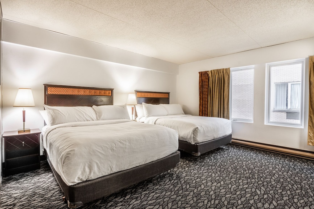 STANDARD, 2 DOUBLE BEDS