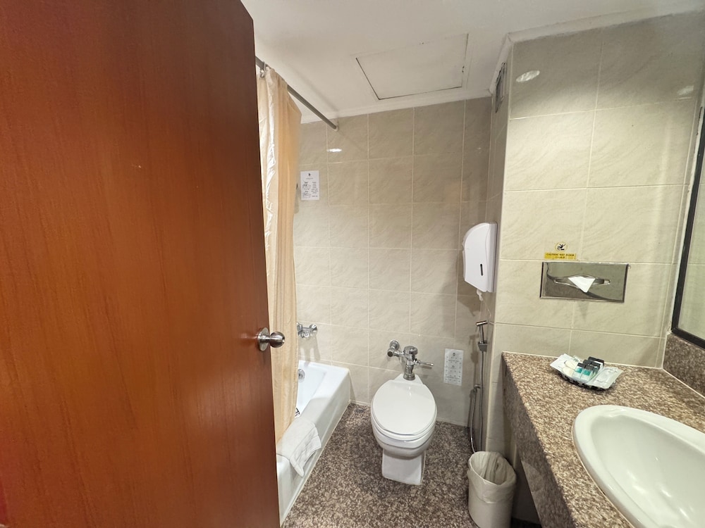 Bangkok Palace Hotel 75/75
