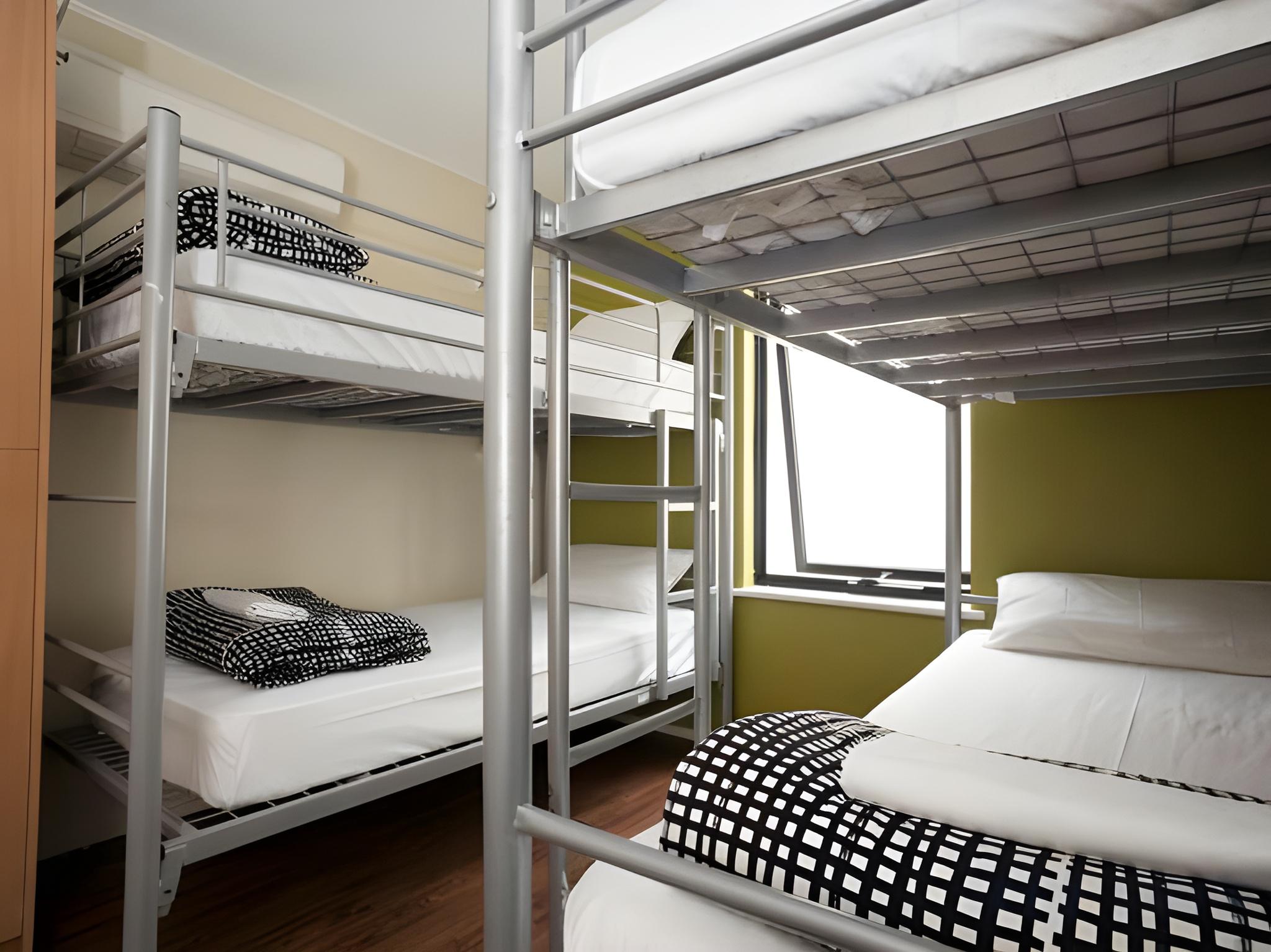 Mixed Dorm, 4 Beds, Shared Bathroom