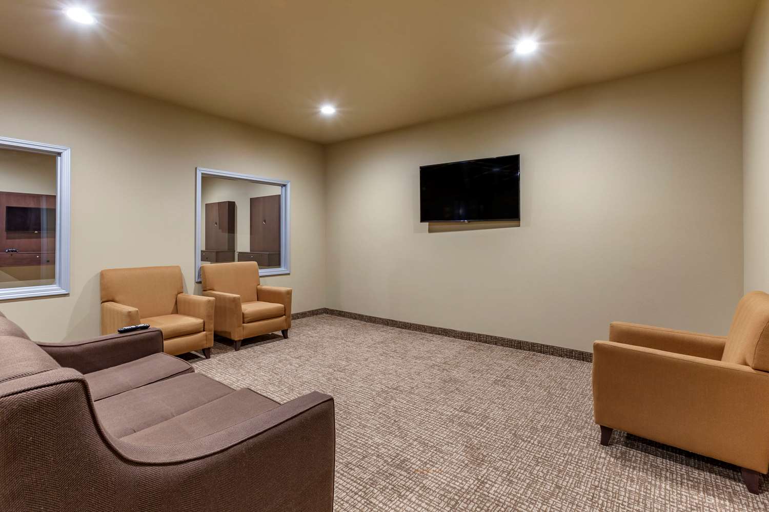 COMFORT INN & SUITES NEAR MT. RUSHMORE 23/34